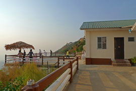 hotel kyaikto rocher d'or mountain top