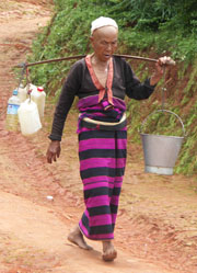 porteur eau kyauk me palaung myanmar