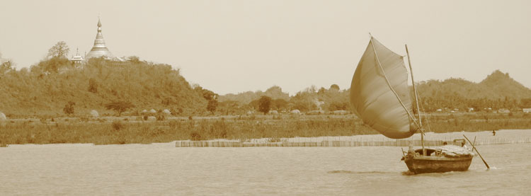Barco en el r�o en direcci�n de Mrauk u