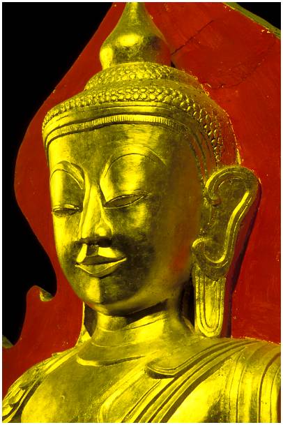 Statue de Bouddha &agrave; Pindaya au Myanmar Birmanie