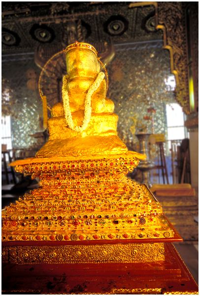 photo statue de Bouddha &agrave; Mogok, Myanmar, Birmanie