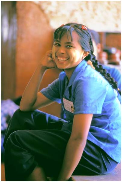 jeune guide &agrave; la pagode Ananda au Myanmar