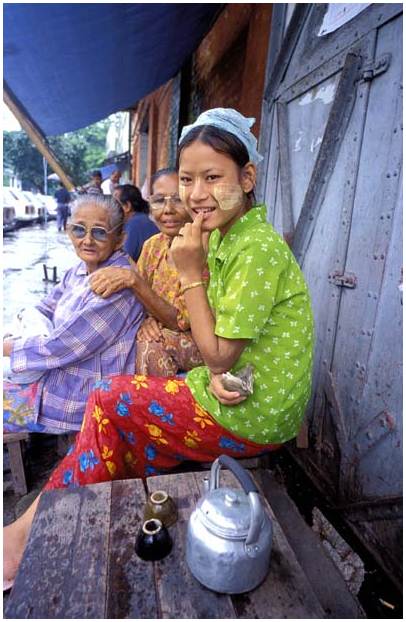 vendeur de th&eacute; dans la rue, Yangon, Myanmar