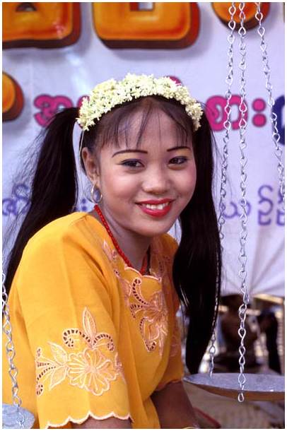 vendeuse de gateaux &agrave; Mandalay Myanmar