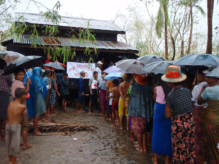 distribution nourriture &agrave; khungyangone