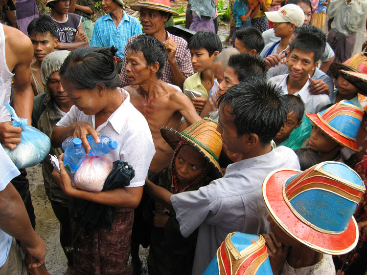 distribution nourriture &agrave; khungyangone