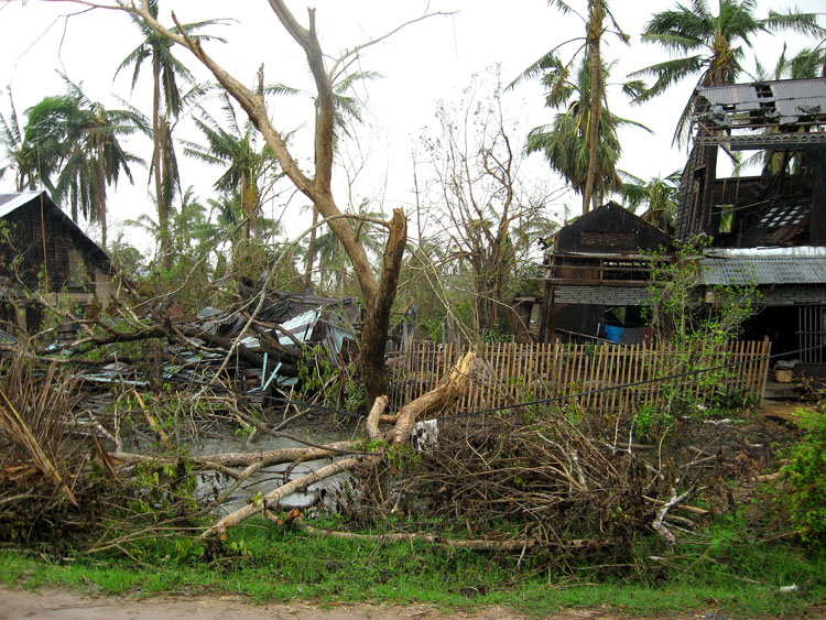 distribution dans une maison d&eacute;truite dans le delta