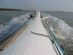 ext&eacute;rieur speed boat sittwe